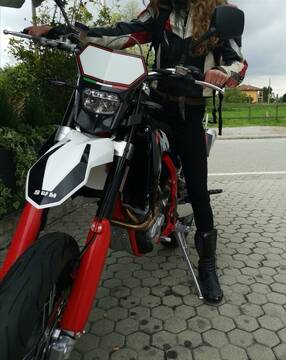 In moto